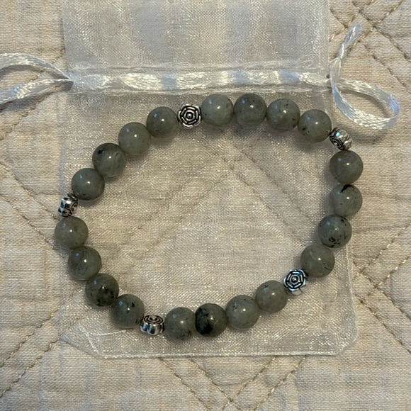 Labradorite Pendant and Stretch Bracelet Set - Picture 5 of 7